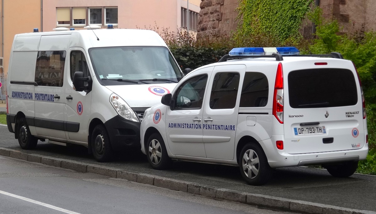 Attaque Dun Fourgon Pénitentiaire Dans Leure Deux Agents Tués Et Un