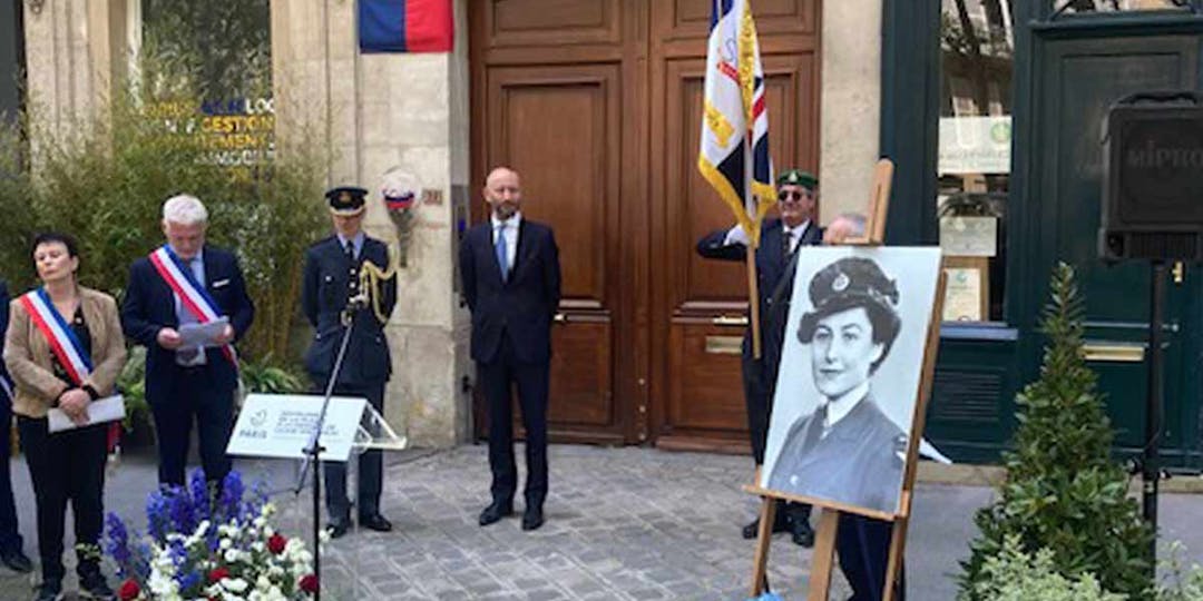 Le dévoilement de la plaque s'est fait le 19 mai 2023, à Paris, avec la participation du n°2 de l’ambassade Britannique, Théo Rycroft, et l’attaché militaire Air, le colonel McCord. (Photo: D.Legrand)
Plus des membres de la famille Rolfe.
