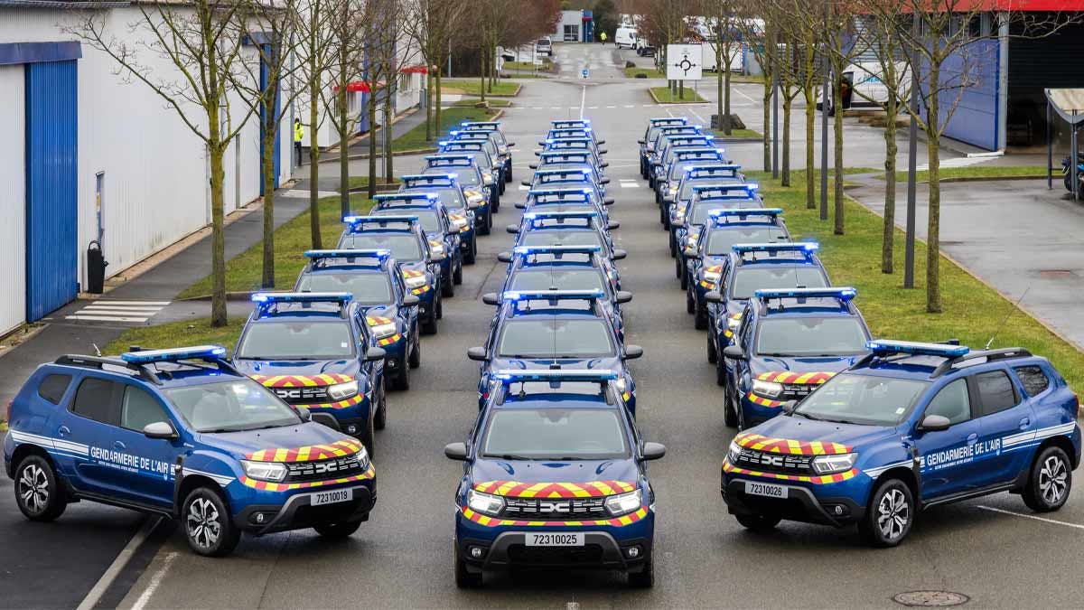 Les trente nouveaux Dacia Duster de la Gendarmerie de l'Air, spécialement préparés par le carrossier-constructeur Gruau, à Saint-Berthevin (Mayenne). (Photo: S.Malmouche / Gruau)