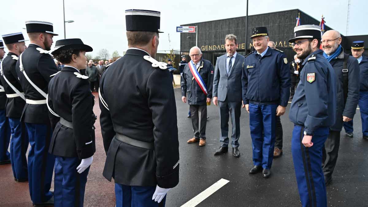 Le projet de la nouvelle brigade de gendarmerie de Sainte-Pazanne (Loire-Atlantique), lancé il y a neuf années, vient de se concrétiser avec l'inauguration officielle de l'unité, le 14 avril 2023, en présence notamment du général Christian Rodriguez, directeur général de la Gendarmerie nationale et du préfet de Loire-Atlantique. (Photo: L.Picard / L'Essor)