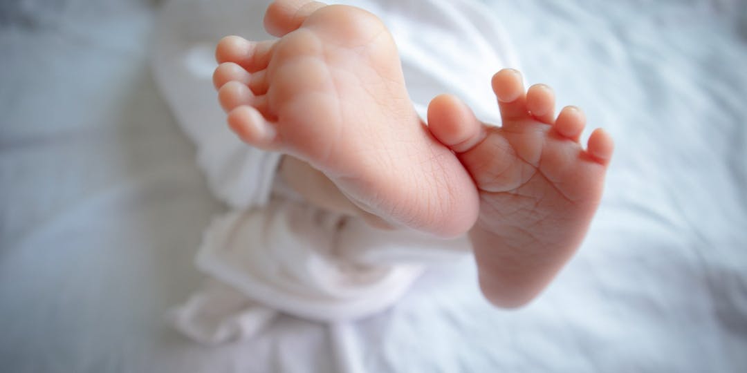 Le gendarme a déclaré que sa fille était née le 31 décembre 2021 alors qu'elle est née le 1er janvier 2022. (photo d'illustration Pixabay)