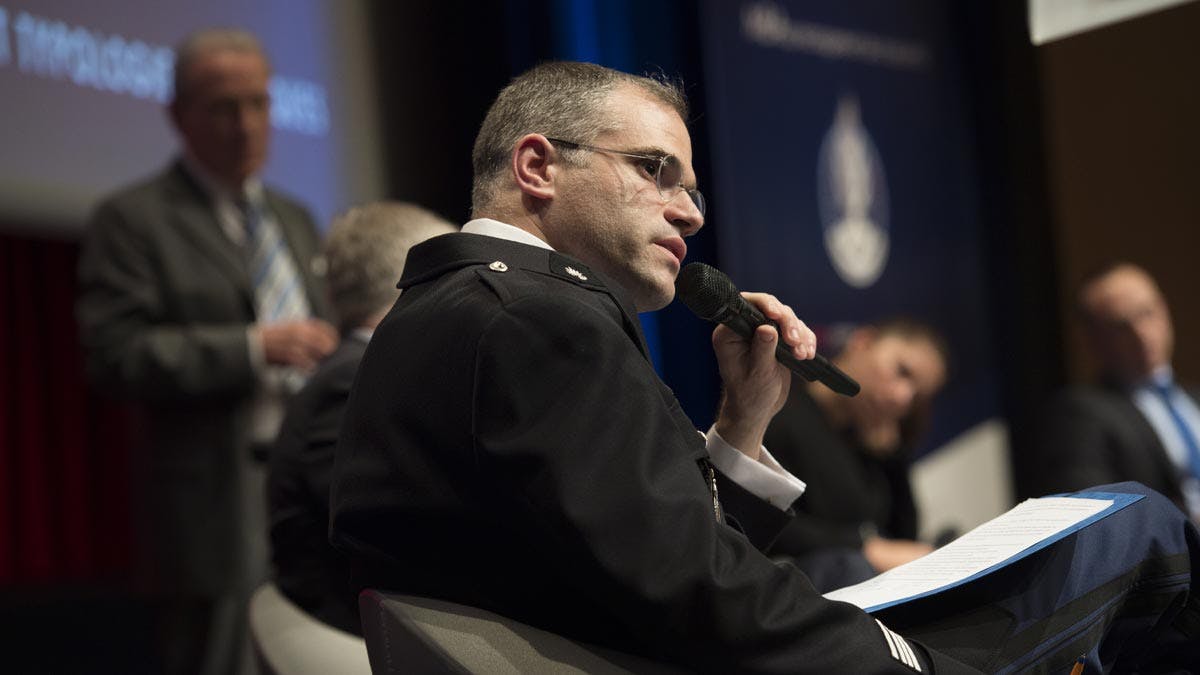 Le commandant Thomas Fressin, lors d'un colloque sur le thème "Management de la sécurité - Risques et résilience", en 2019. (Photo: DICOM/MI)