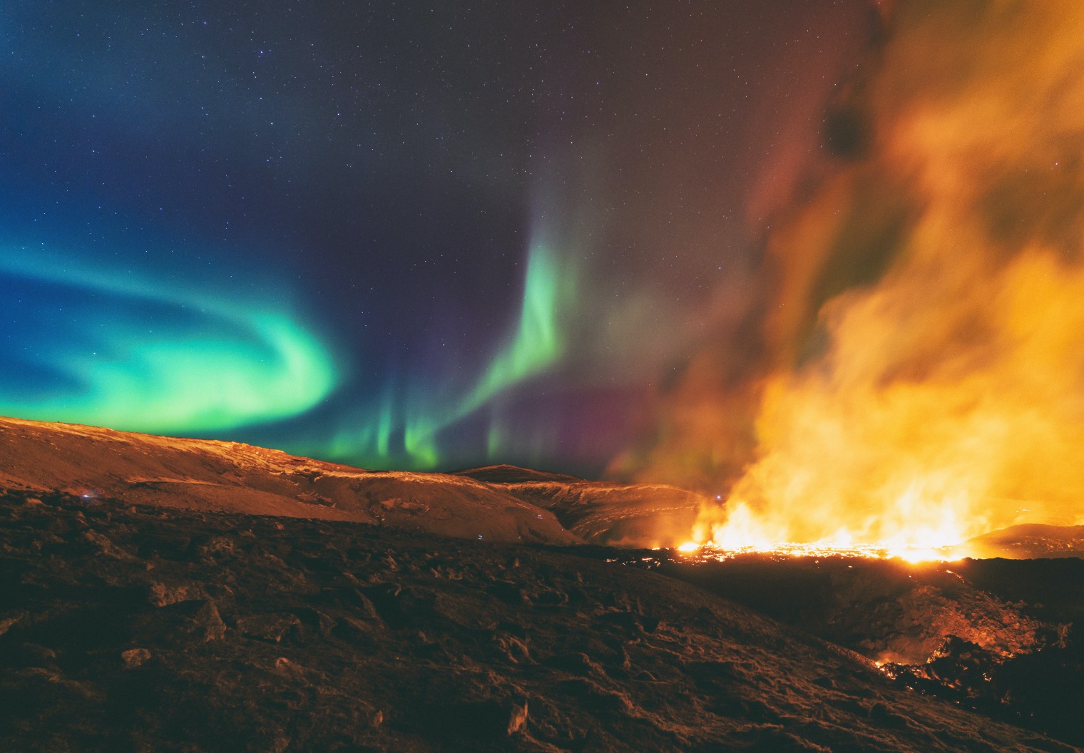 aurore borealis volcano