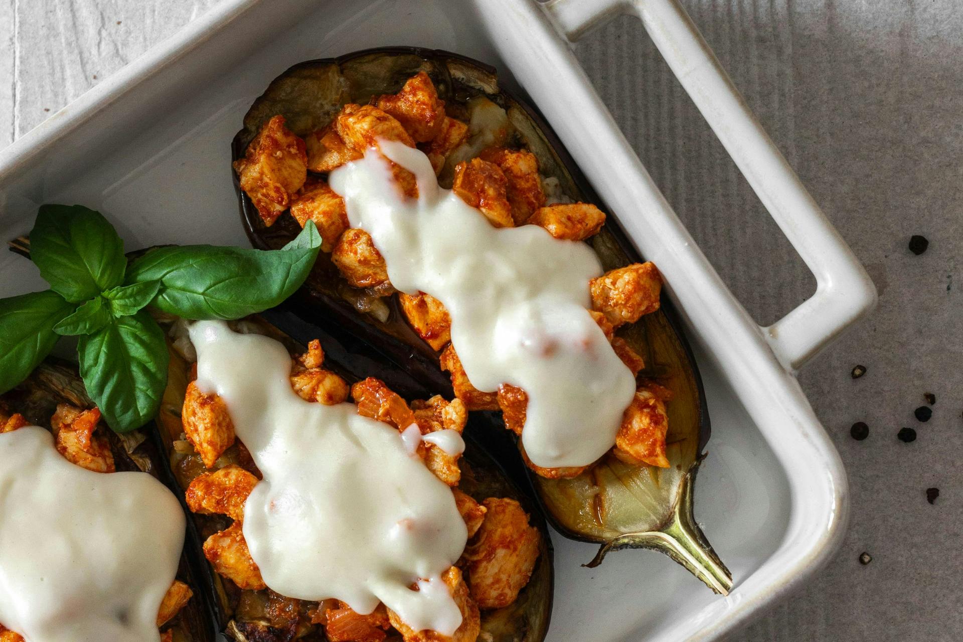 ovenschotel met halve aubergines gevuld