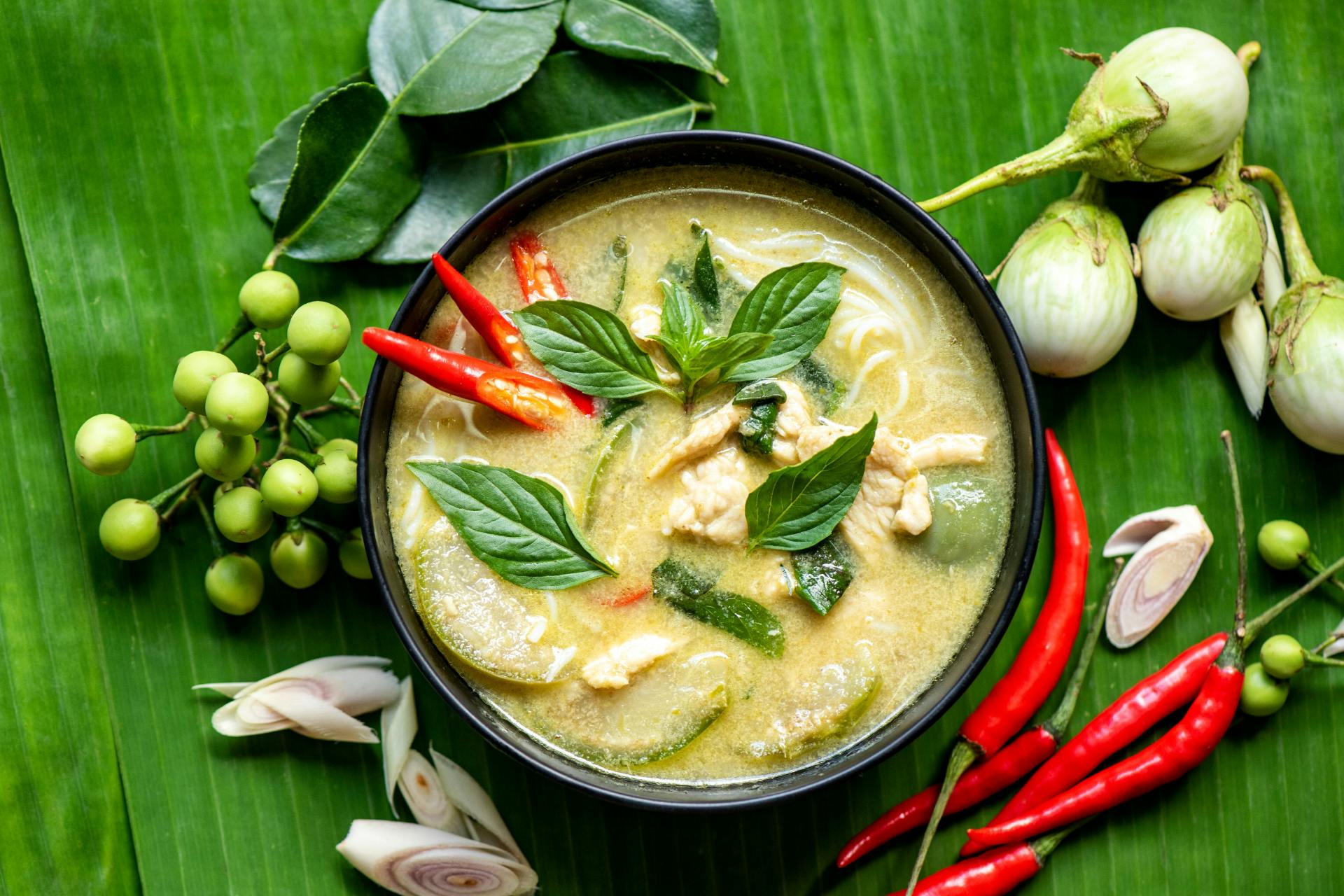 Kom met groene curry