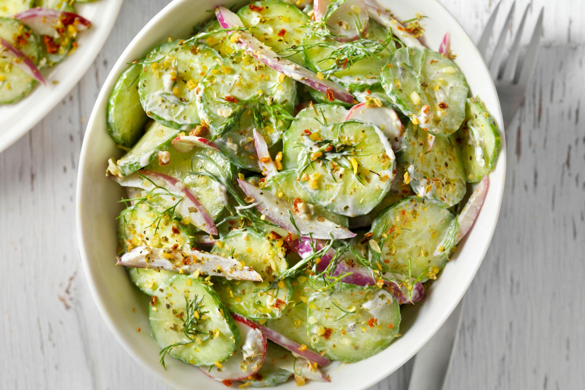 komkommersalade met rammenas