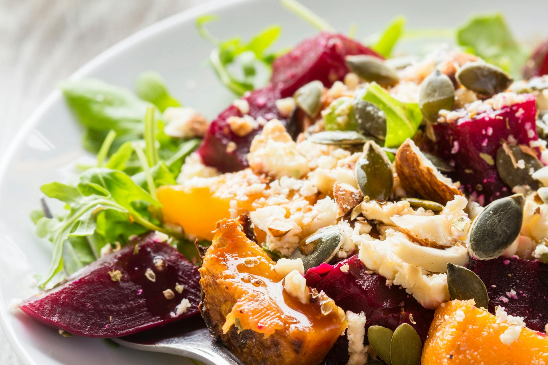 salade met veldsla, pompoen, rode biet