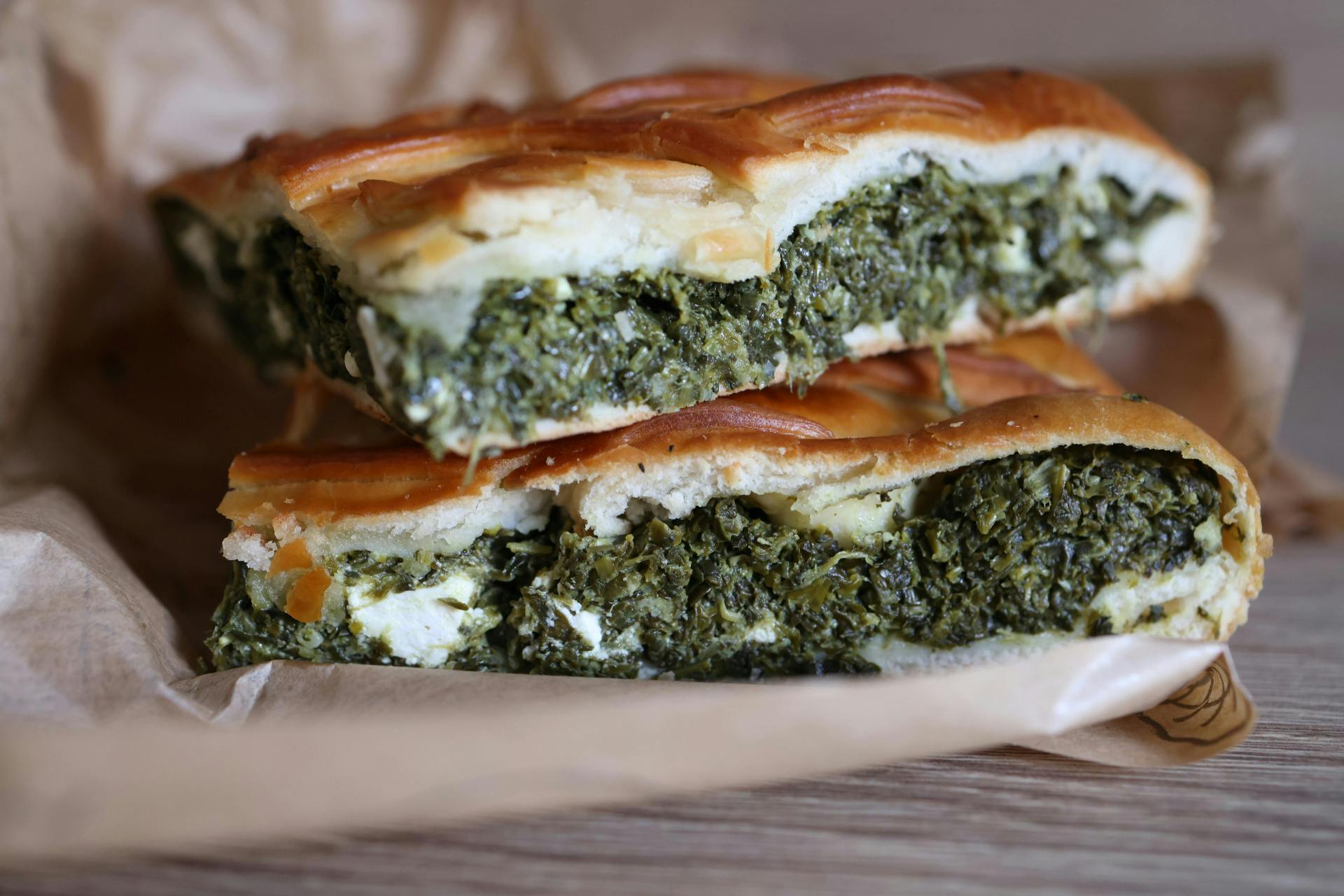 Griekse spanakopita met spinazie en feta
