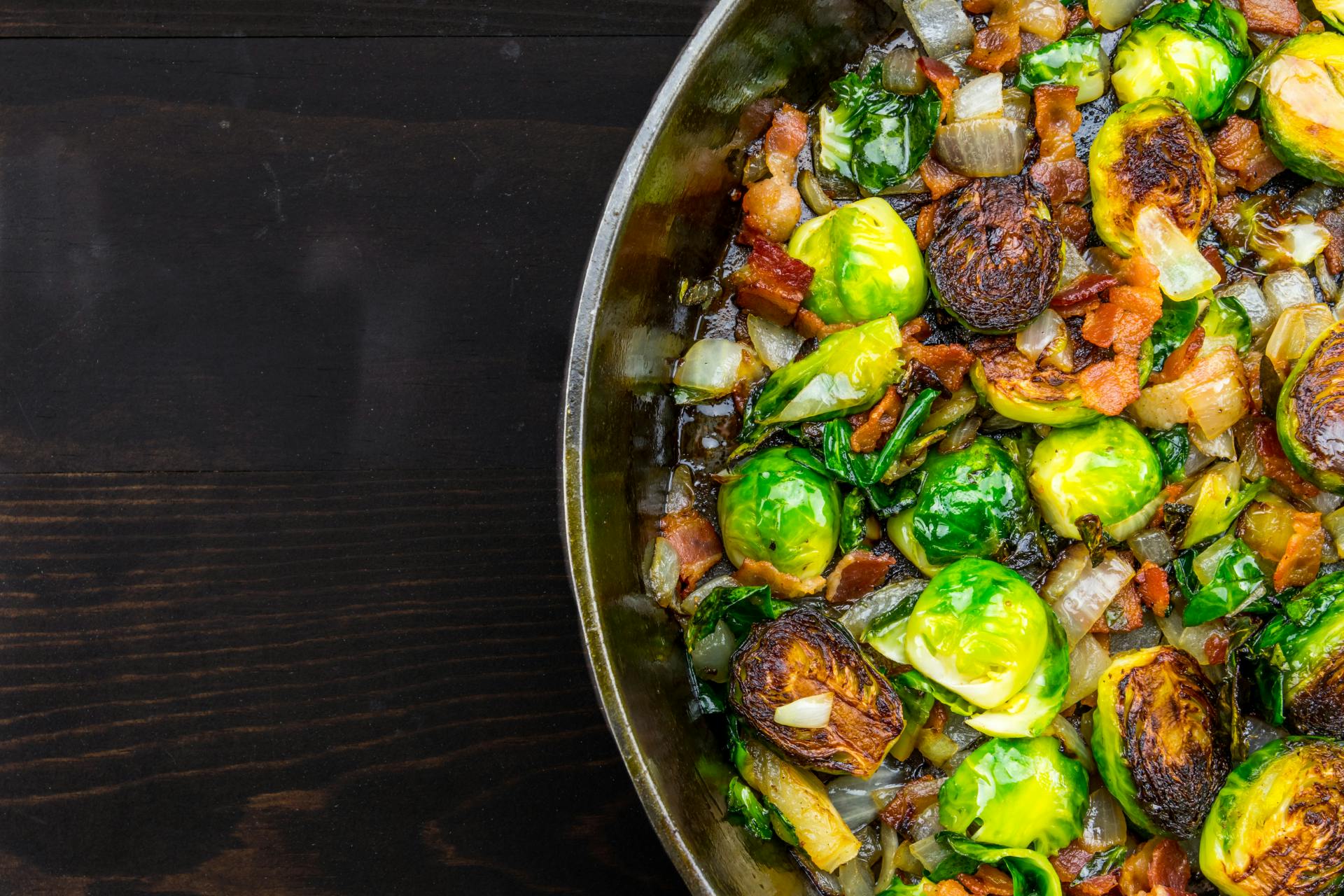 Marokkaanse spruiten met kaneel, abrikozen en sinaasappelsap