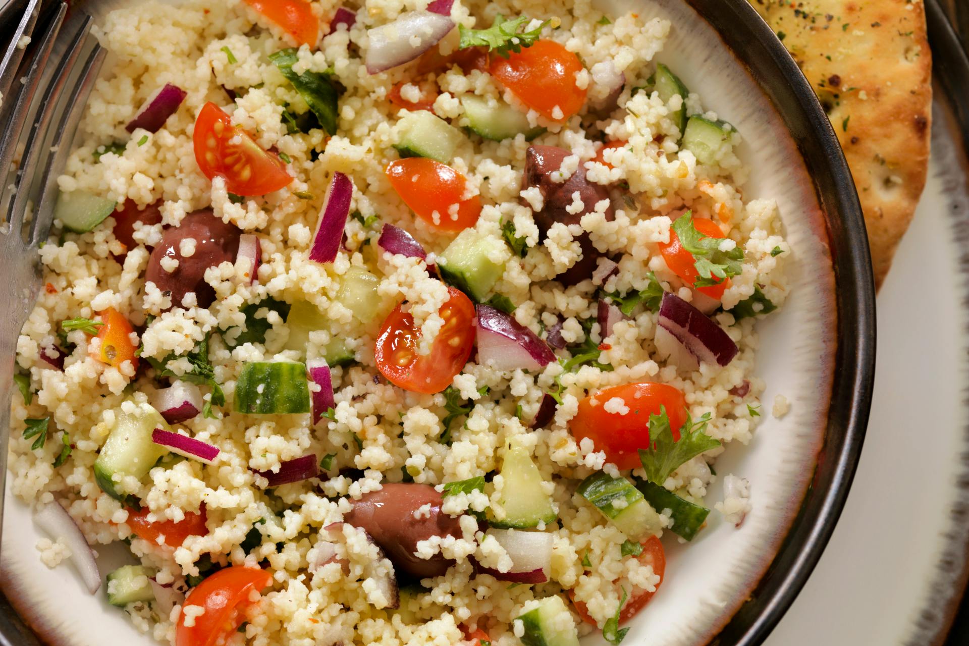 couscoussalade met gegrilde courgette en tomaatjes