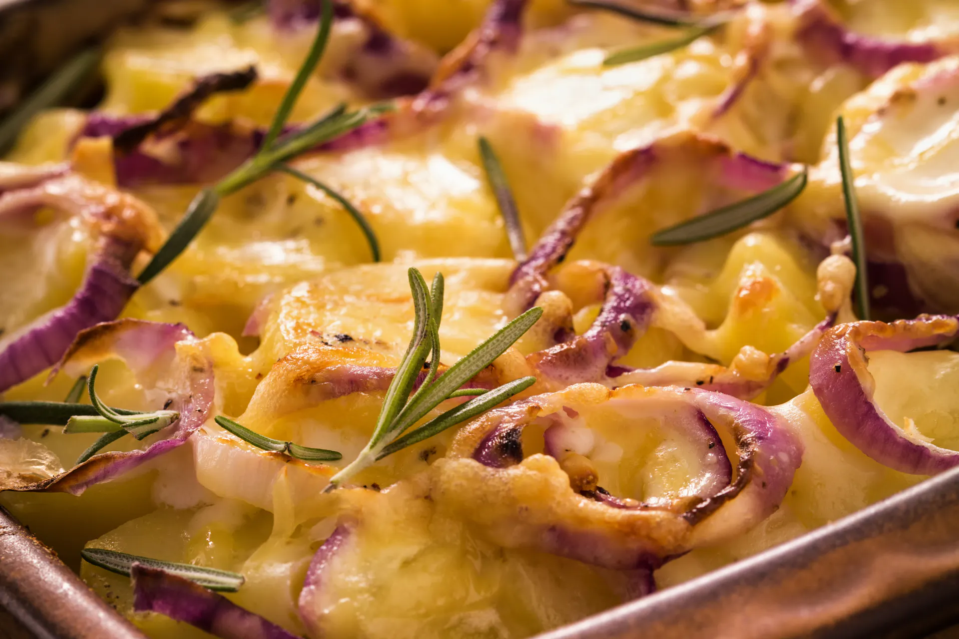 Aardappel gratin met groenlof en ui
