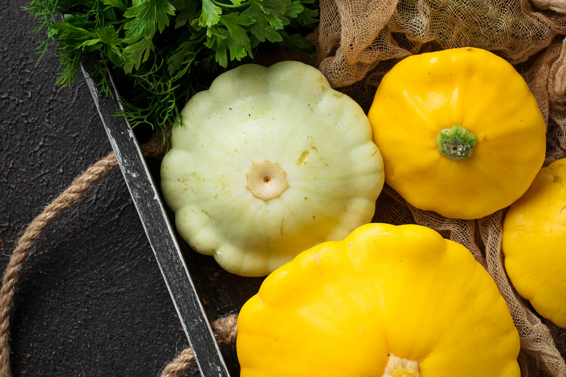 Patisson courgetten op tafel