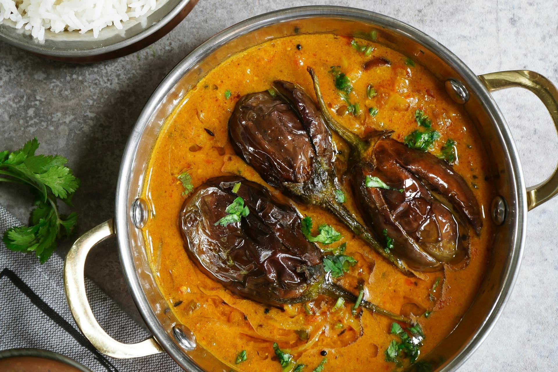 Linzen en aubergine curry met rijst 