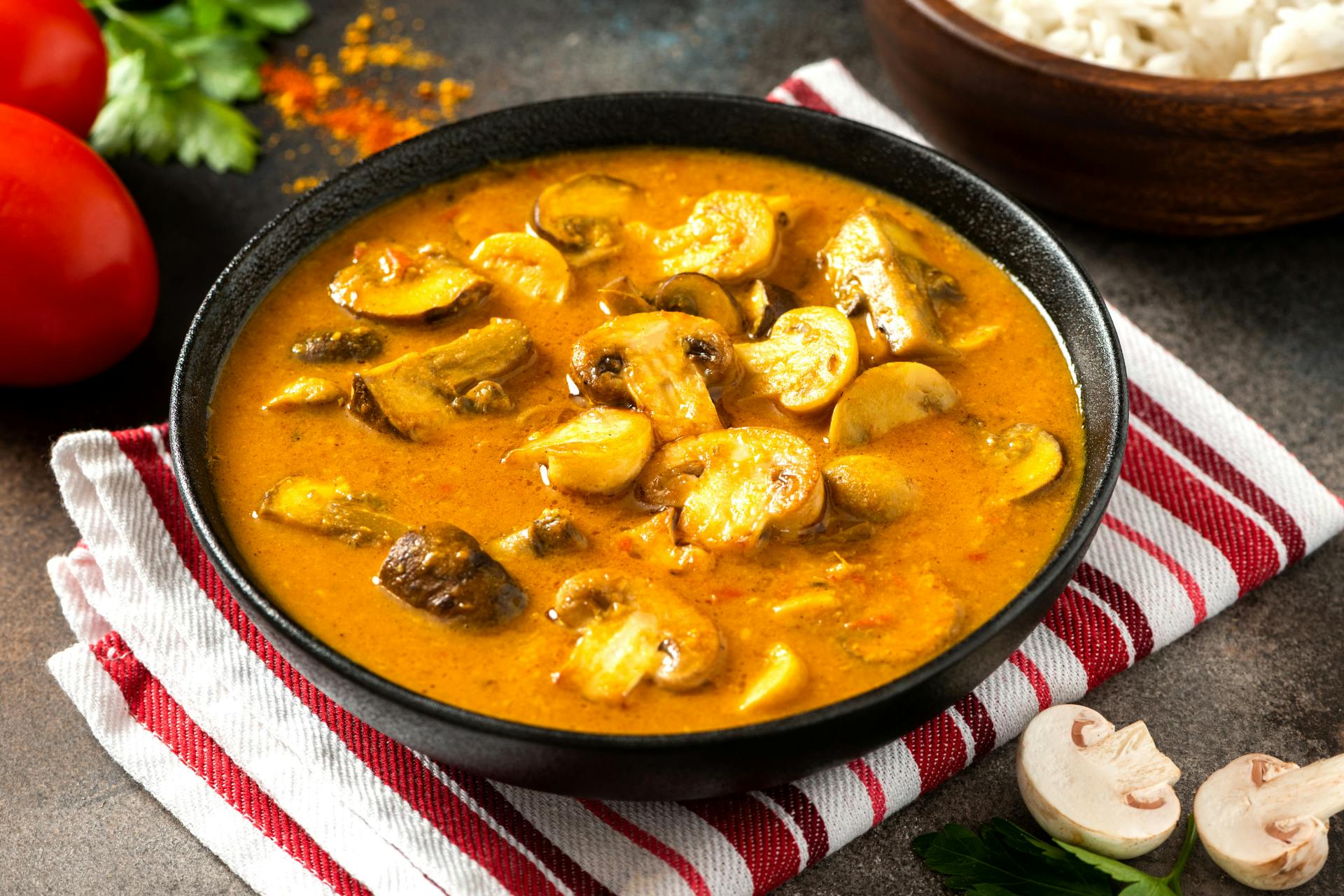 Vegan curry met champignons