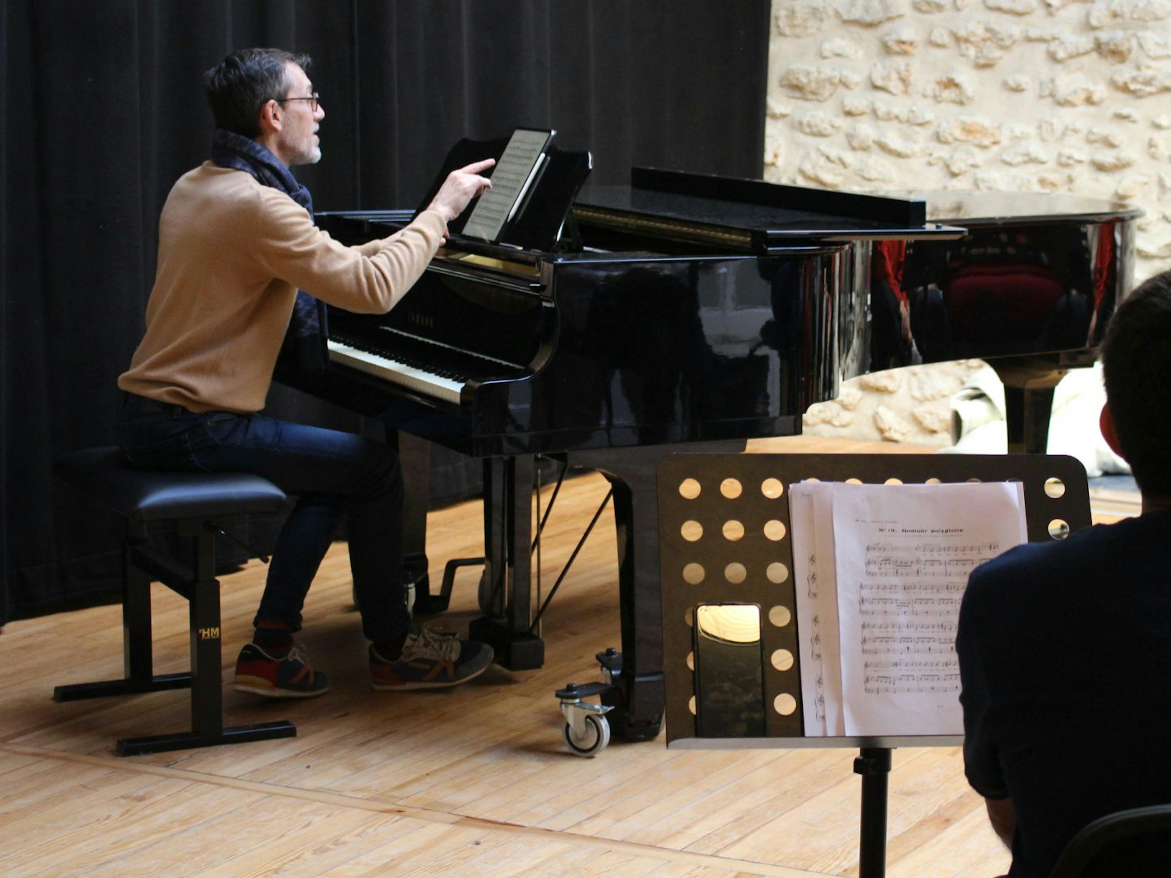 Homme au piano