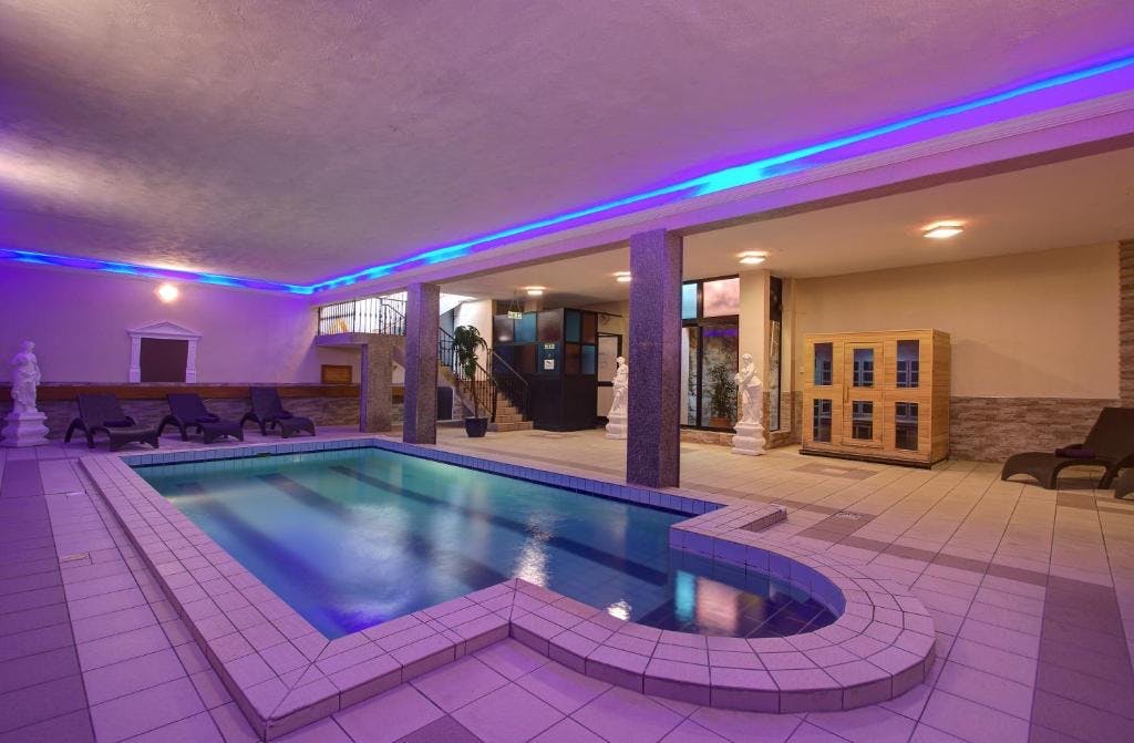 Canifor Hotel Pool 