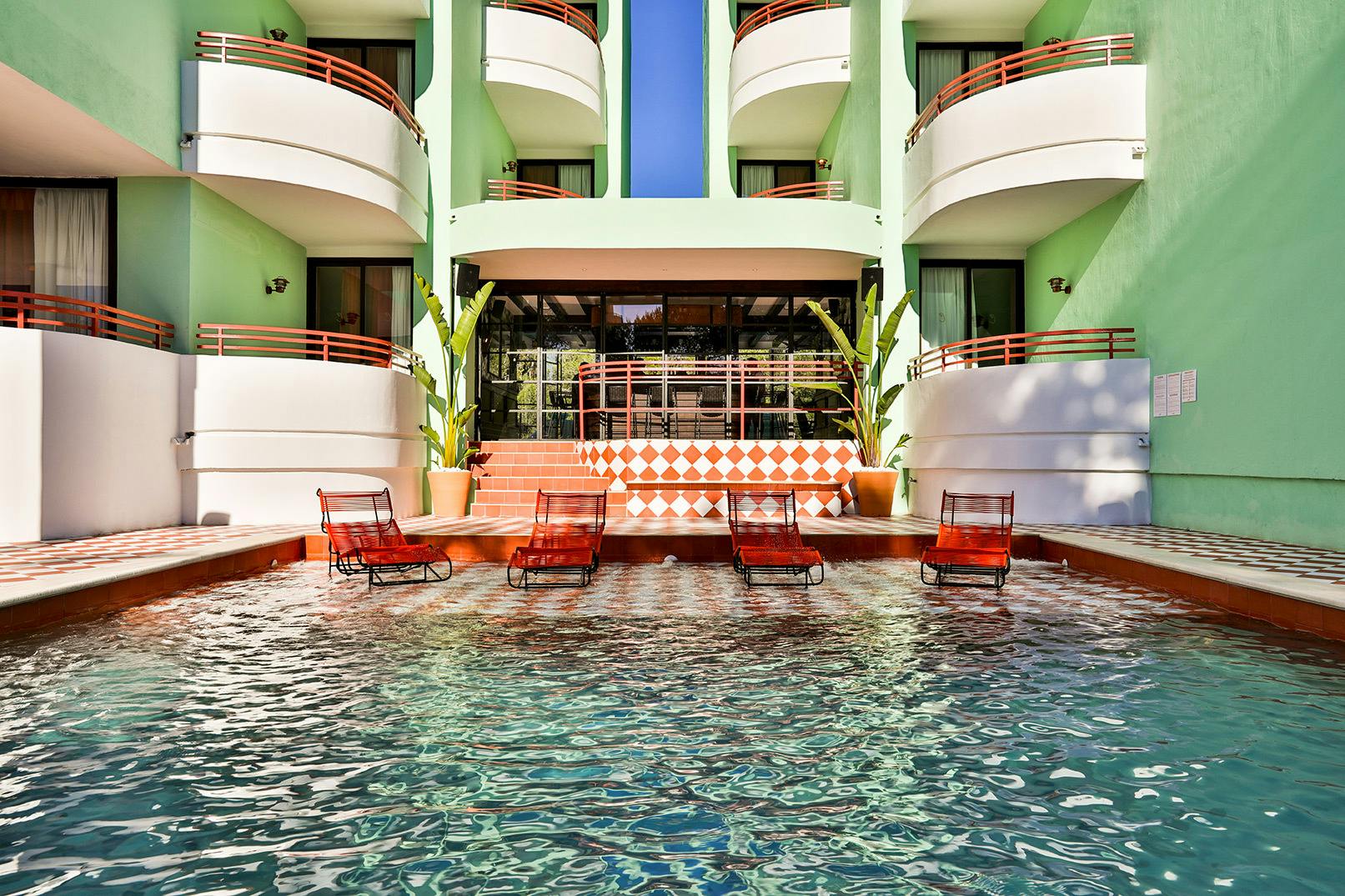 cubanito suites pool