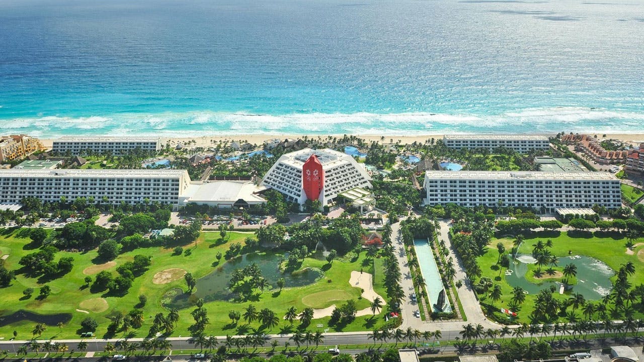 Grand Oasis Cancún front