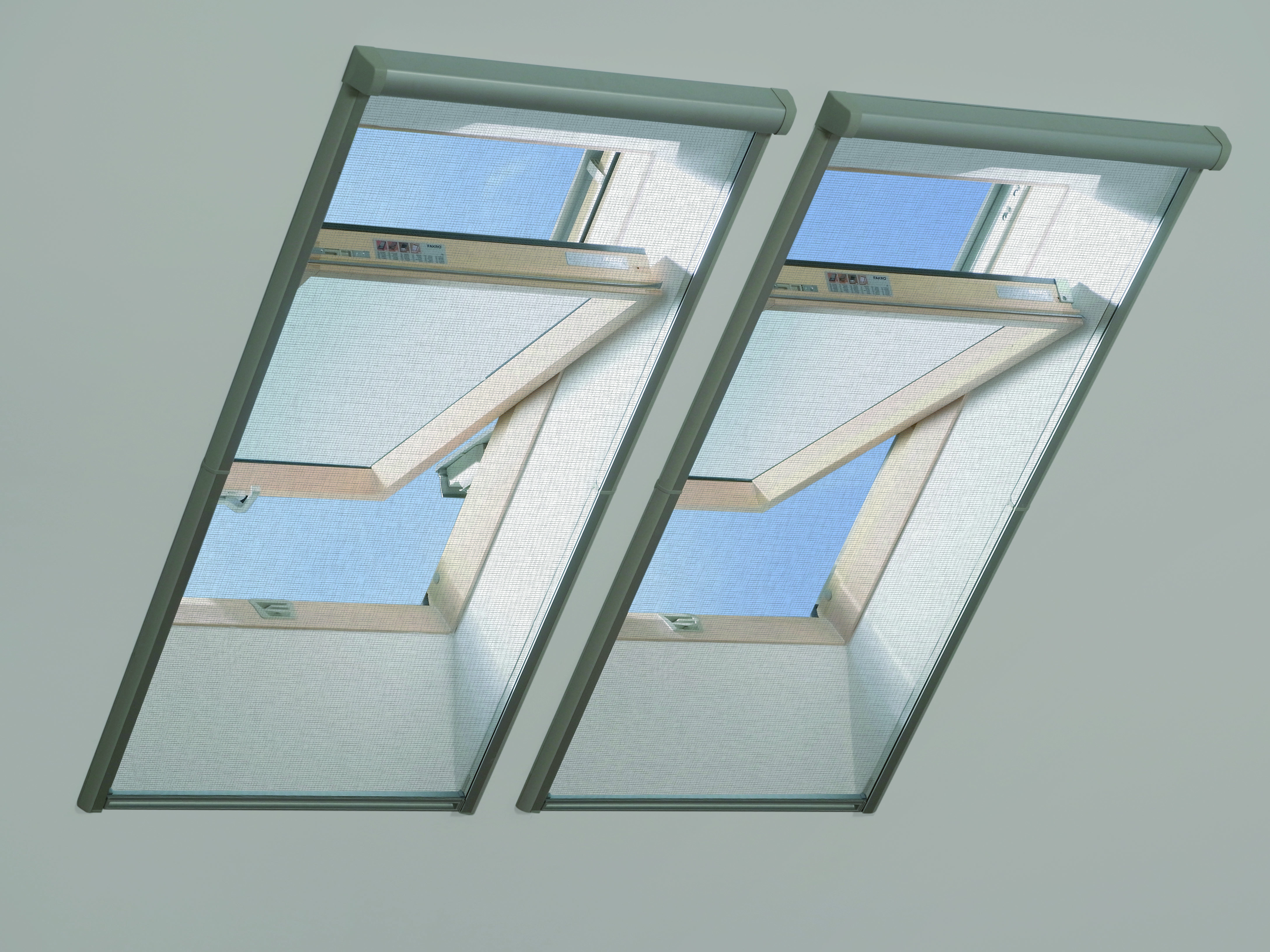 Gegen Insekten im Sommer - Fliegengitter für Dachfenster