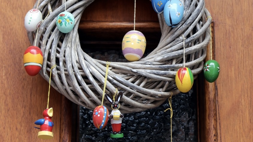 https://images.prismic.io/lich-webpage/308835dd-d508-4822-af60-7f795d9c658e_Osterdeko+an+der+Haustu%CC%88r.jpg?auto=compress,format&rect=0,26,845,422&w=1800&h=900