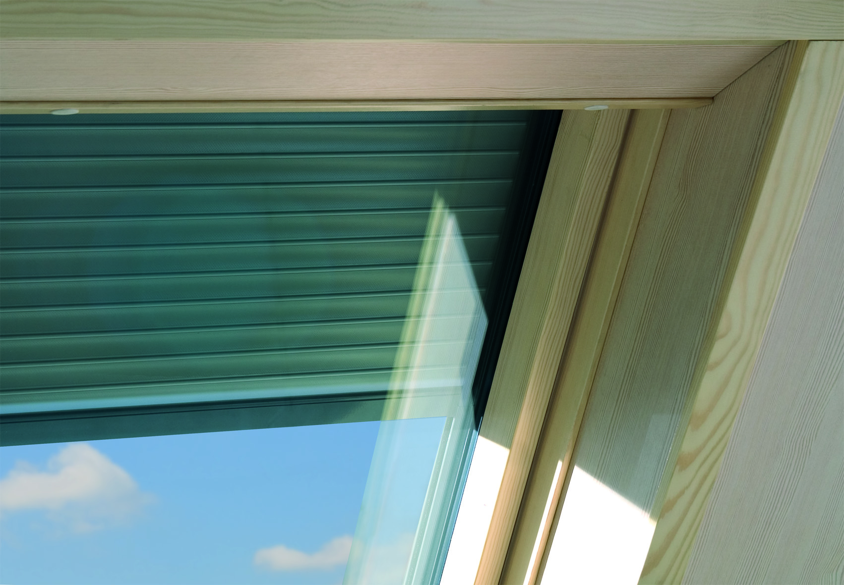 Außenrollo am Dachfenster von innen sichtbar