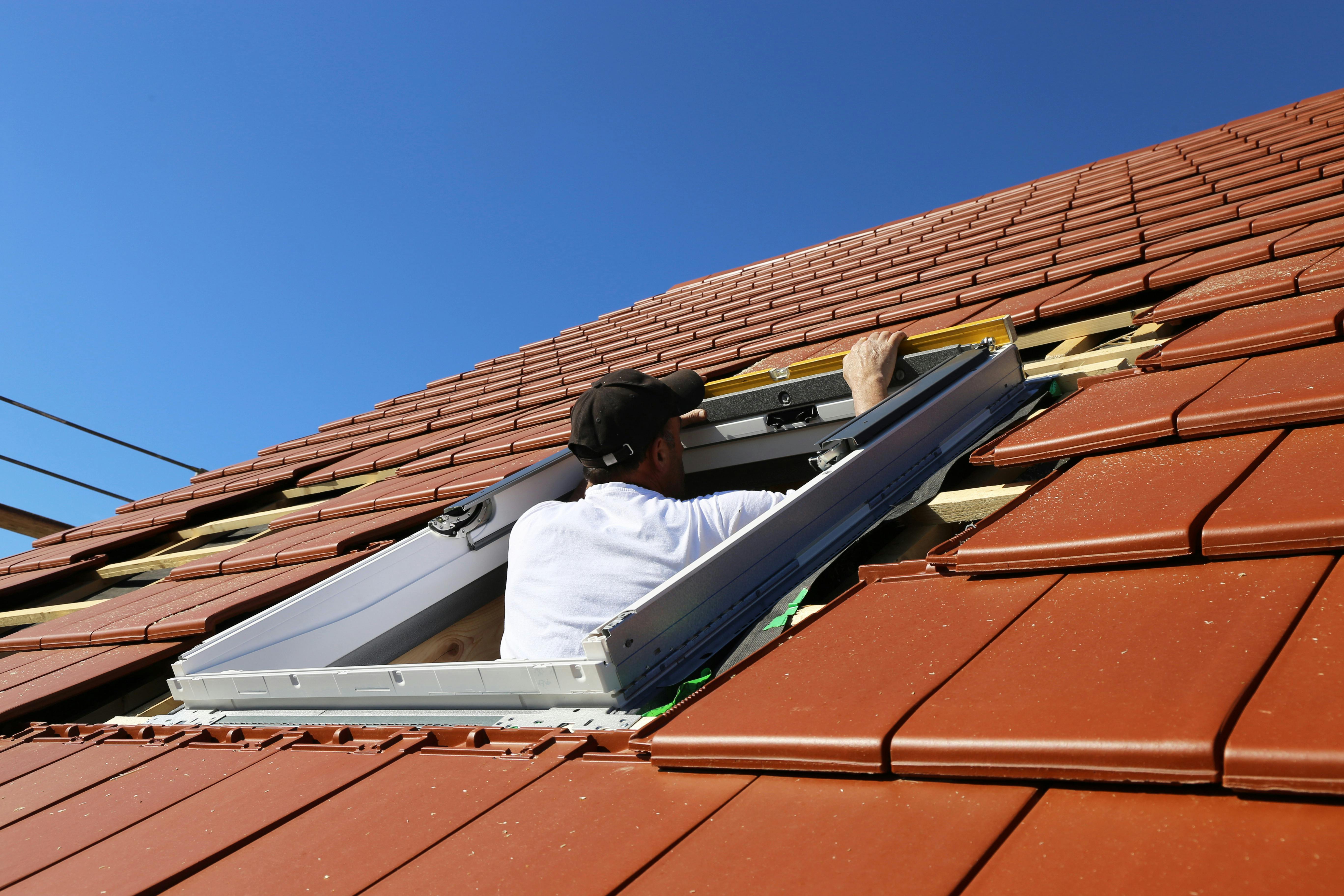 Welcher Handwerker baut Dachfenster ein? Lichtwunder