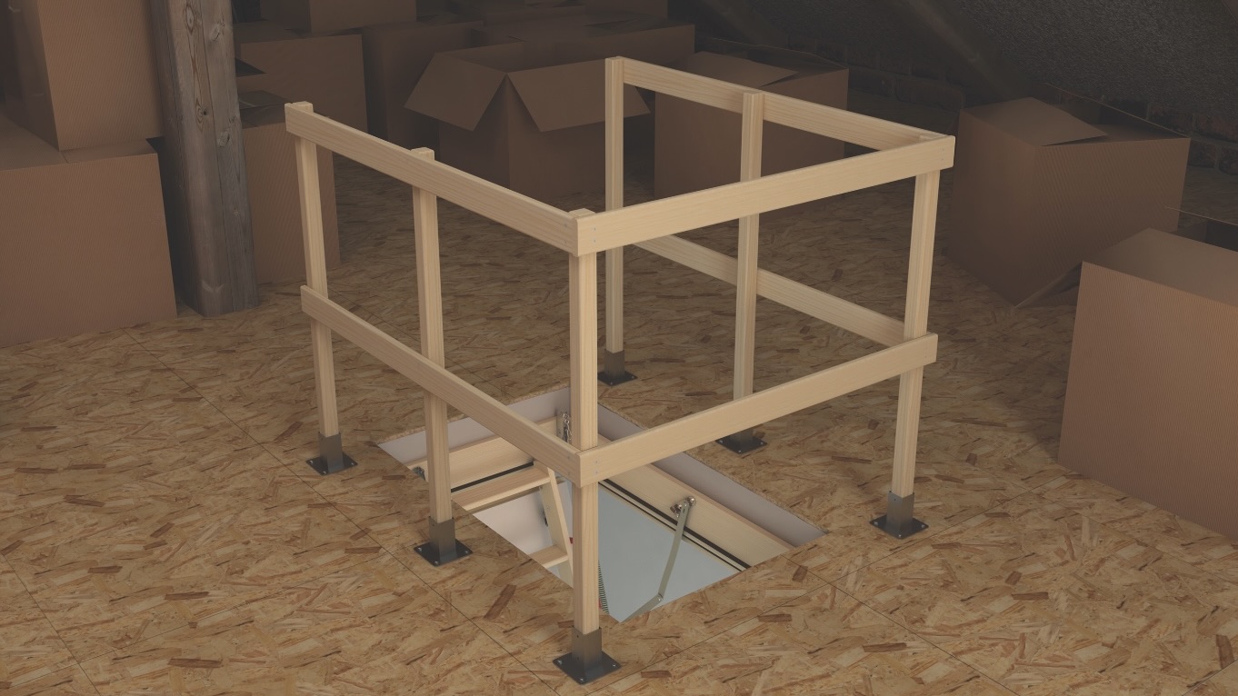 Dachbodentreppe mit Geländer zur Absturzsicherung im ausgebauten Dachgeschoss mit Holzverkleidung und Umzugskartons