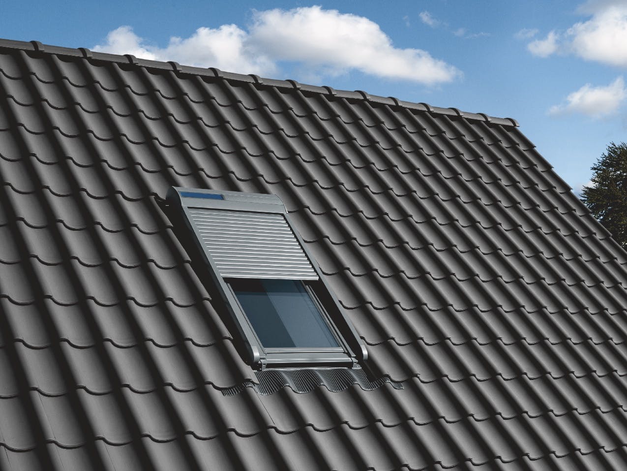 Elegantes Velux Rolllden Solar Fotos