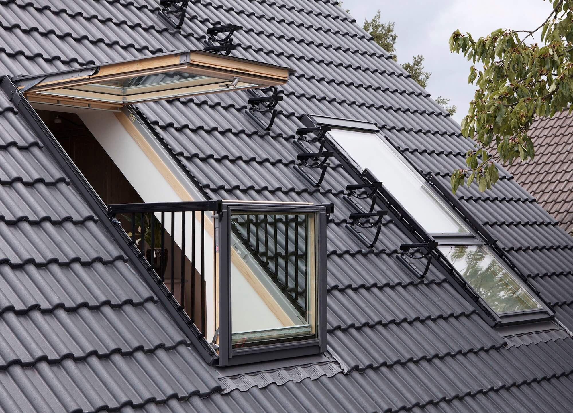 Geöffneter Velux Dachbalkon