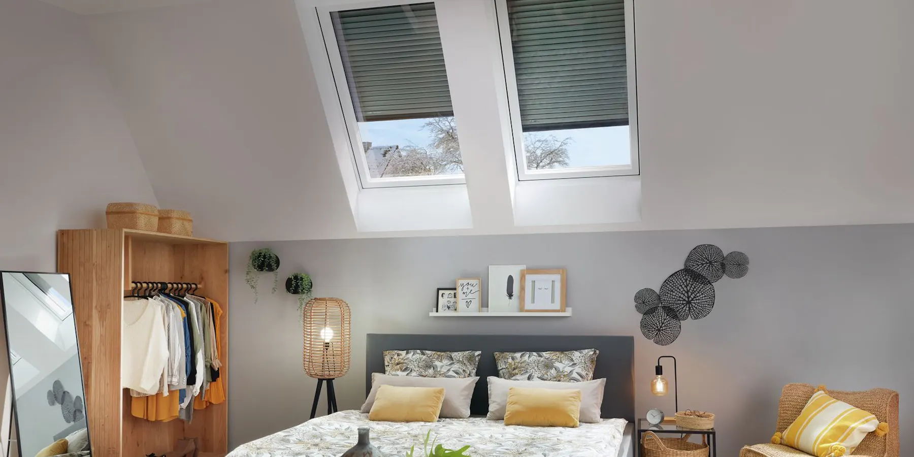 https://images.prismic.io/lich-webpage/agLm2qYofJOwHHB6_roto-dachfenster-foerderung.jpg?auto=format%2Ccompress&rect=0%2C95%2C1674%2C837&w=1800&h=900