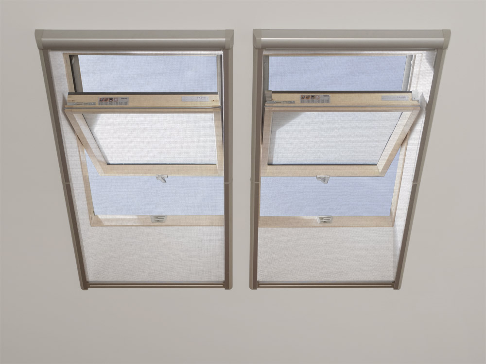 Fliegengitter an Dachfenstern als Insektenschutz 