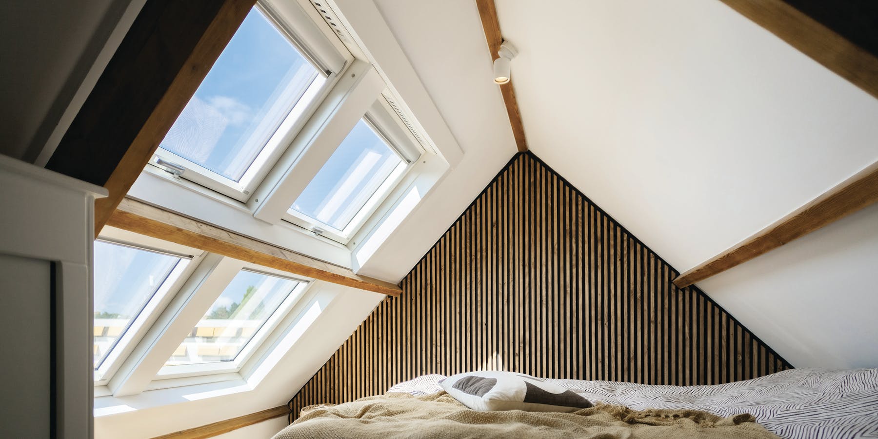 Roto Dachfenster in einem modernen Schlafbereich Roto Dachfenster in einem modernen Schlafbereich