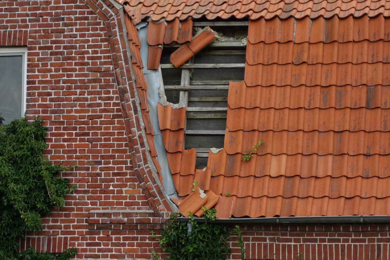 Sturmschaden am Dach - Was zahlt die Versicherung? 