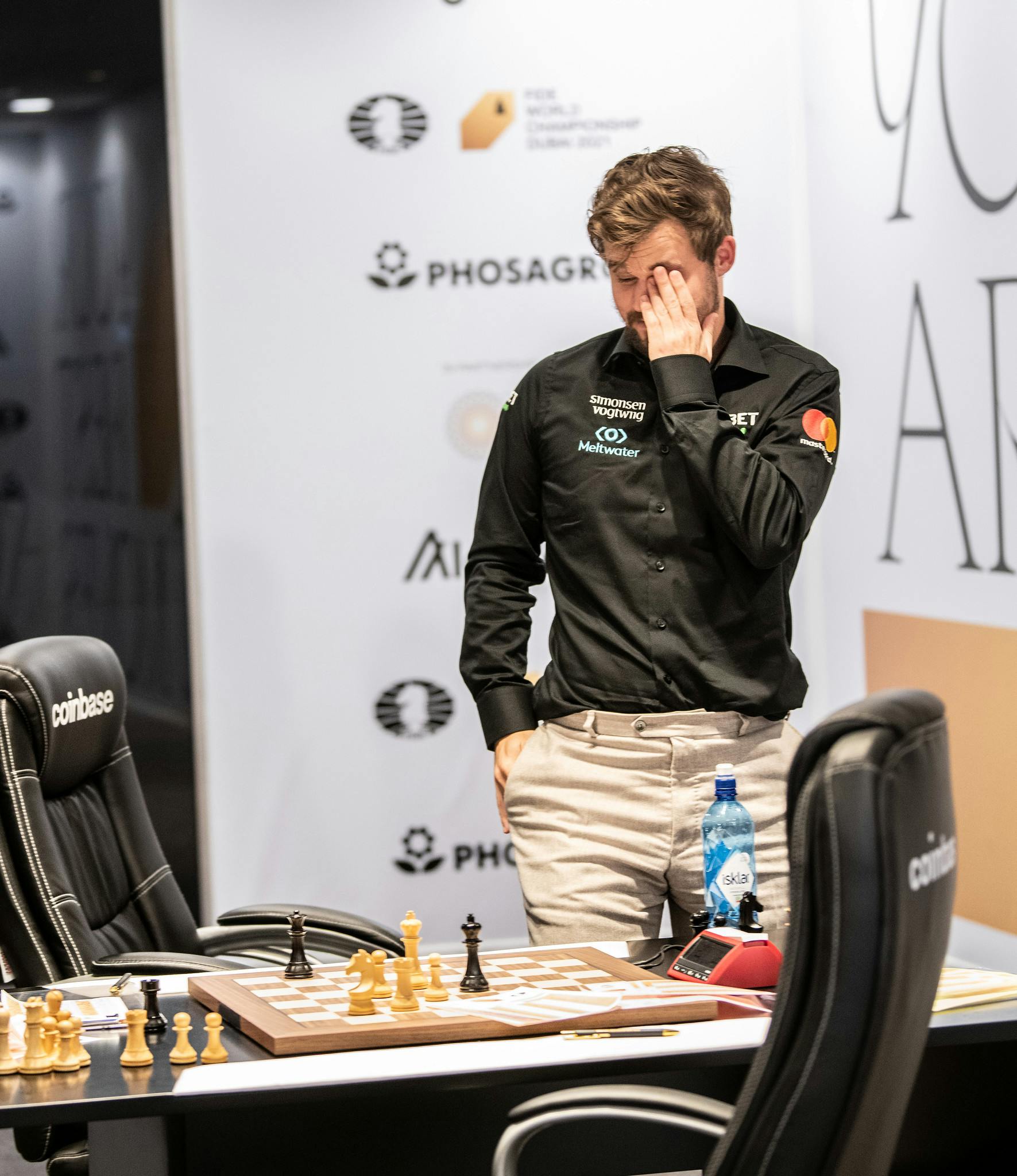 Another tight draw as Carlsen and Nepomniachtchi battle for world