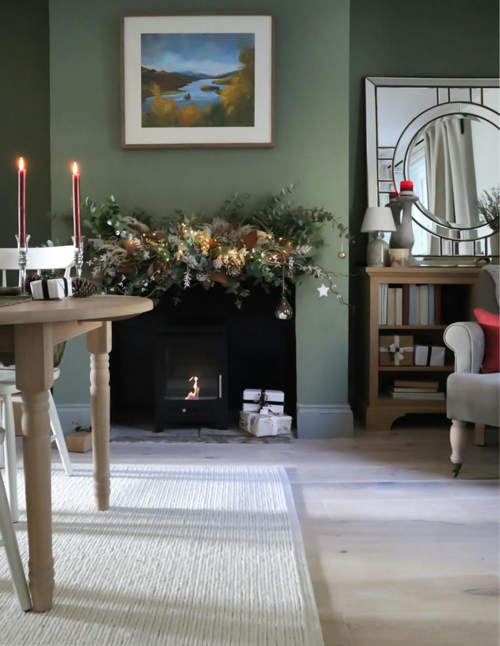 Dining room Christmas room-scape