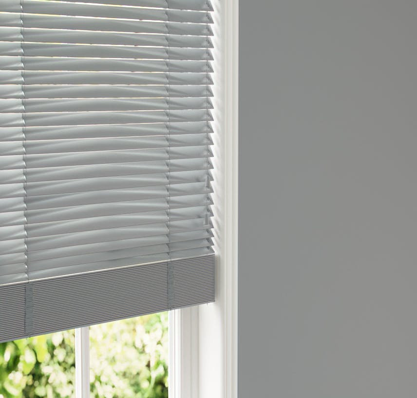 Lick Grey 06 Venetian blinds against Grey 06 wall
