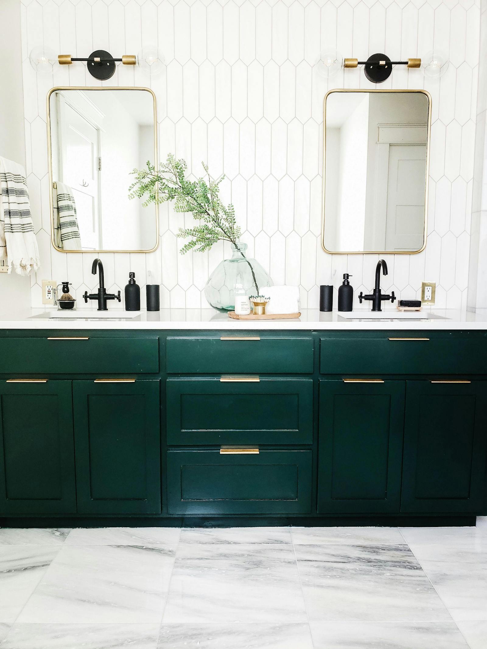 Modern Green Bathrooms for Simple Design