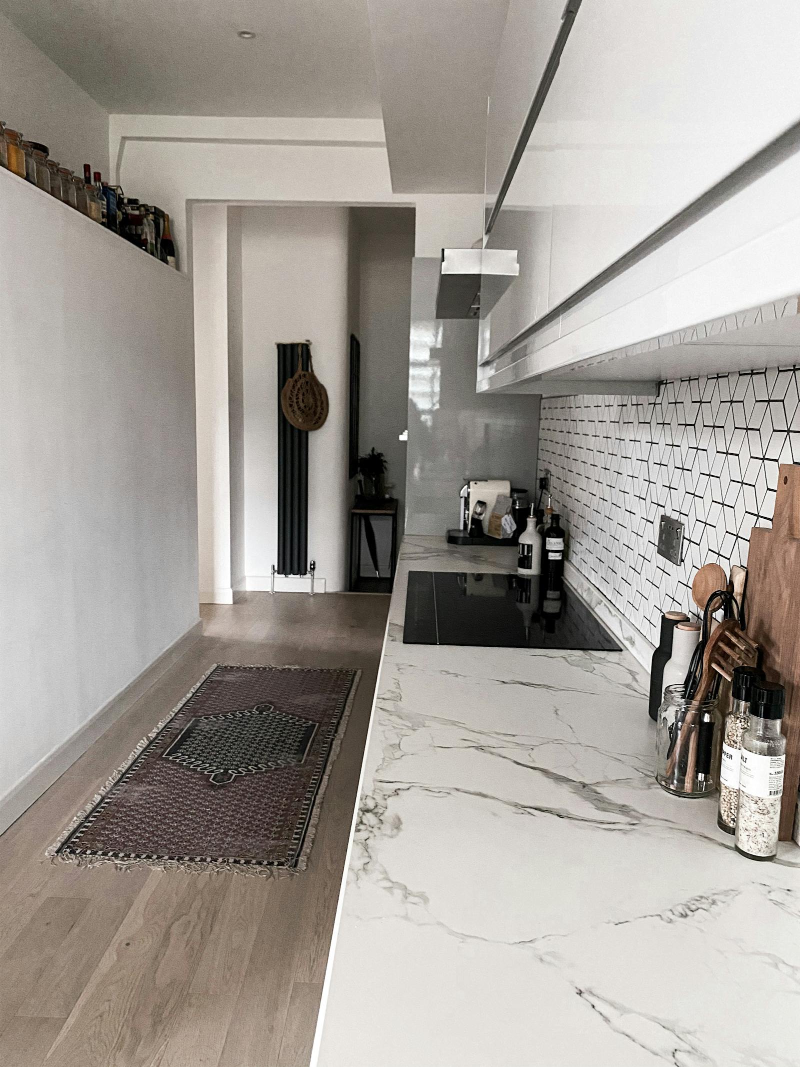 Kitchen area with a marble top and geometric tiles