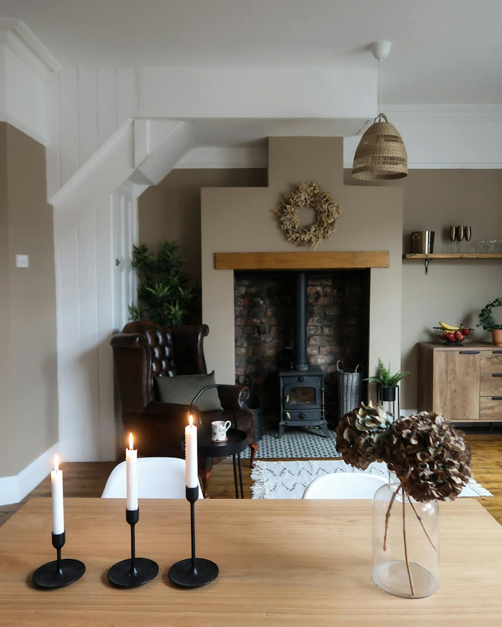 Open-plan dining living room with walls painted in Lick Beige 02