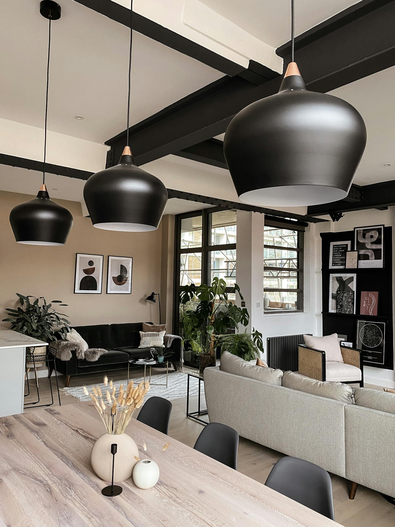 Open plan with kitchen, living room and dining room