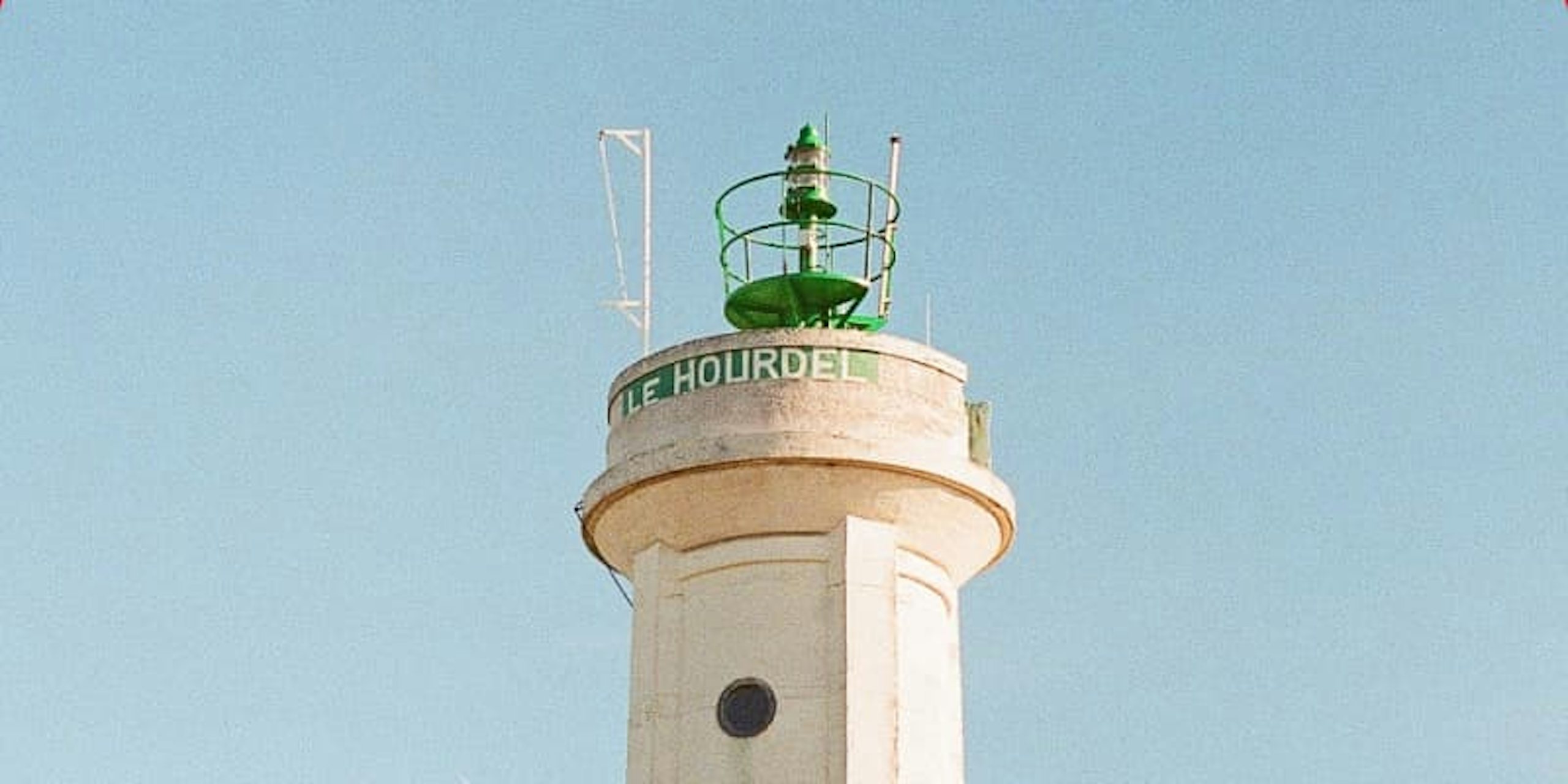 Vue d'un phare de port à Le Hourdel