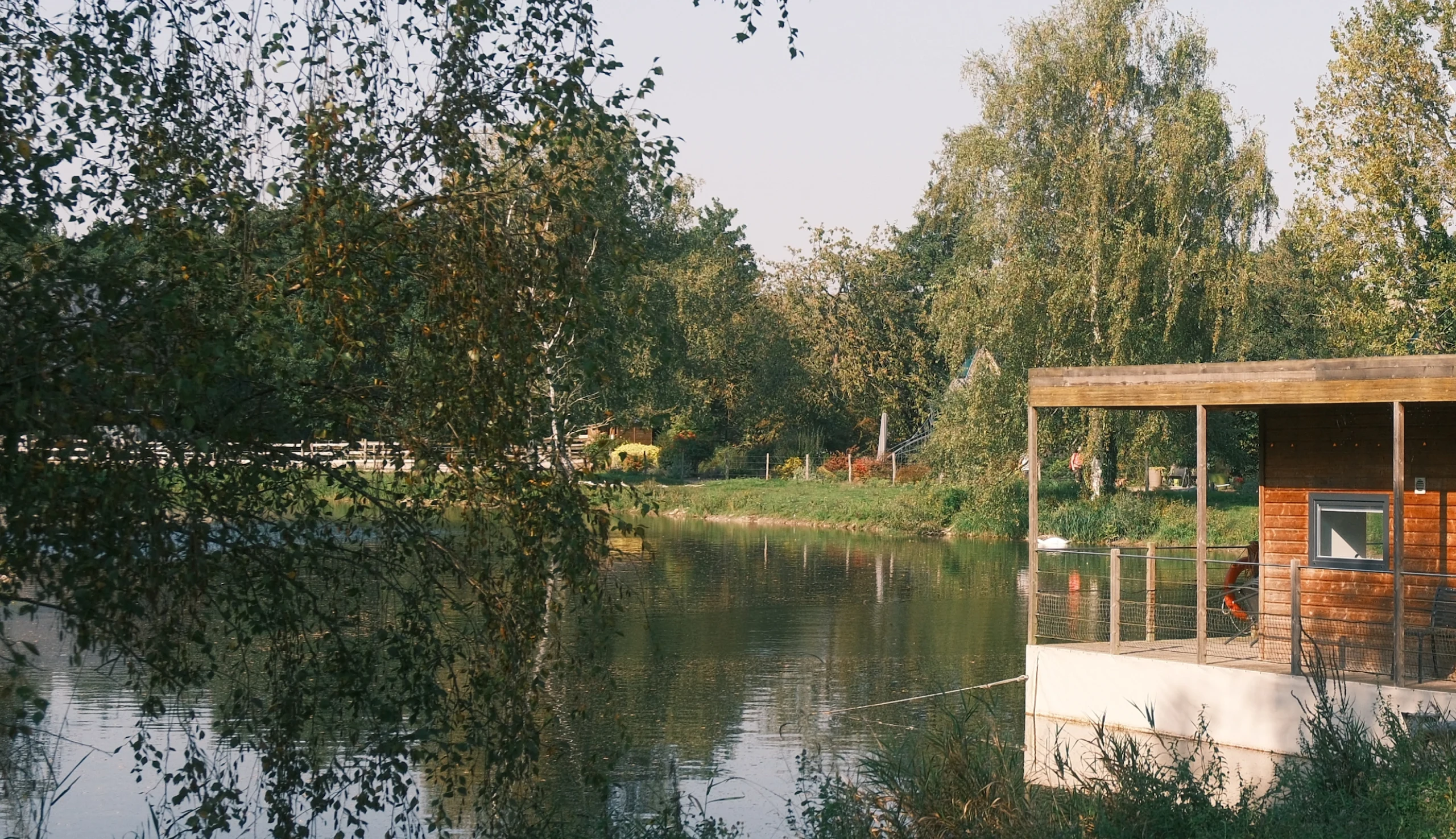 House on the Water at Lieudieu, floating holiday rental on the pond, Bay of the Somme