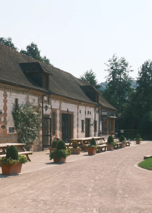 Façade du gîte de groupe La ferme