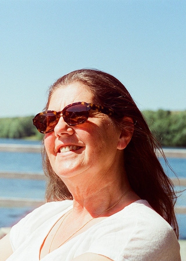 Marie-Annick Maillard avec des lunettes de soleil