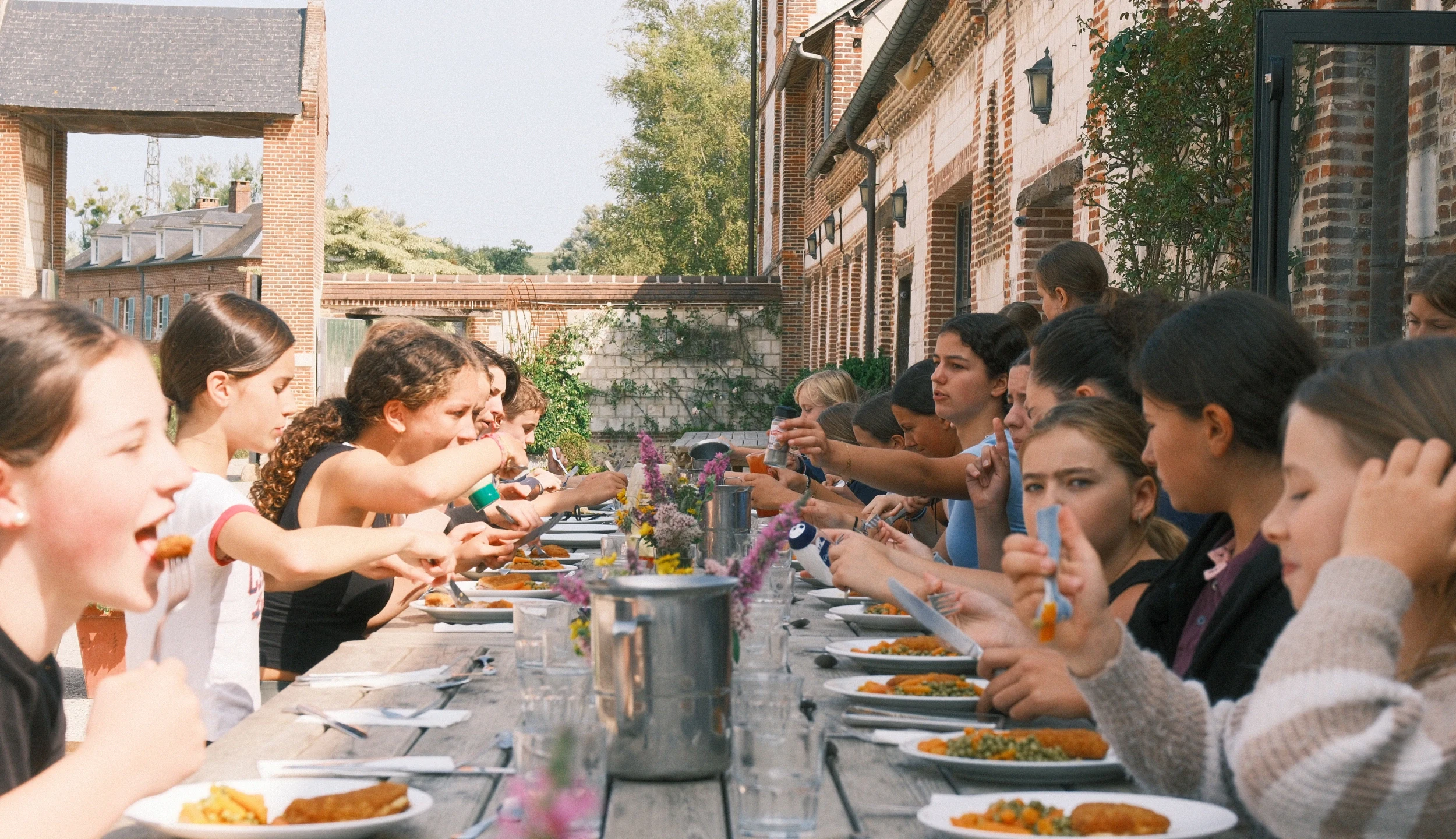 Déjeuner collectif en extérieur