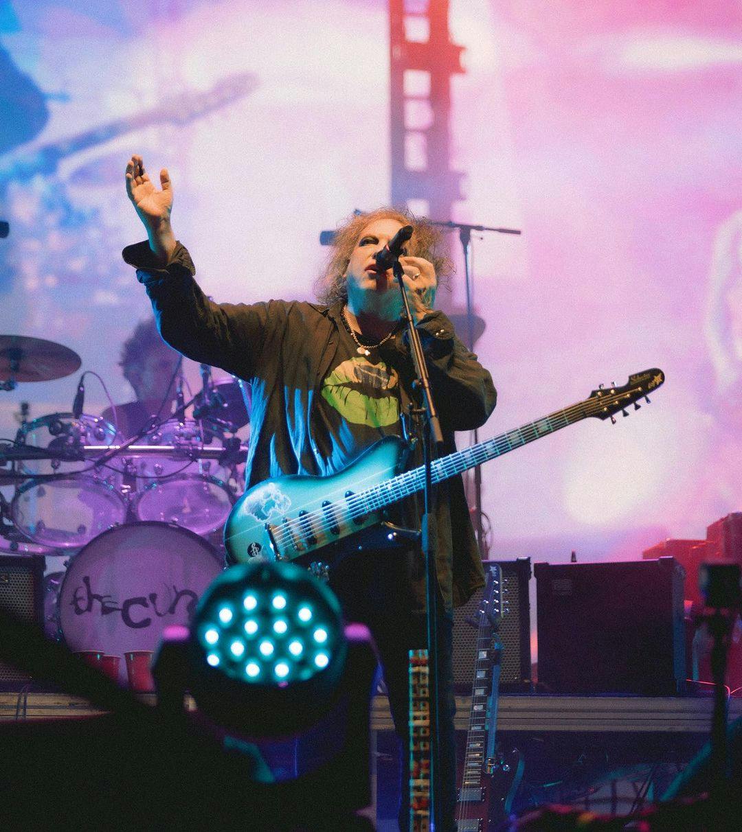 Robert Smith vestiu uma camiseta em homenagem ao Brasil / Crédito: Divulgação/Primavera Sound