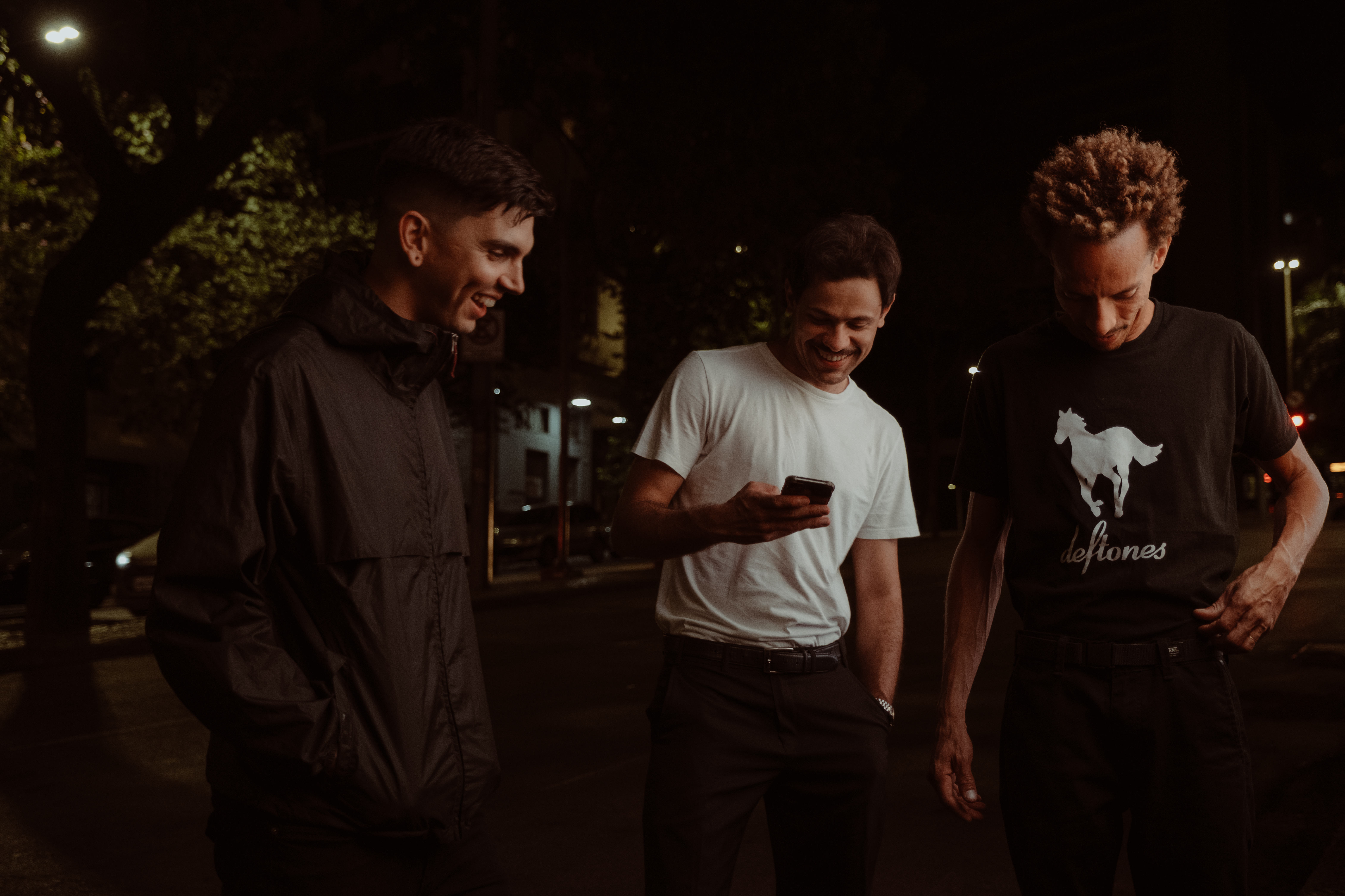 Colid é formada por Lucas Guerra (voz e baixo), Gabriel Valadão (guitarra e eletrônicos) e Charles Moreira, o “Charlinho” (bateria).