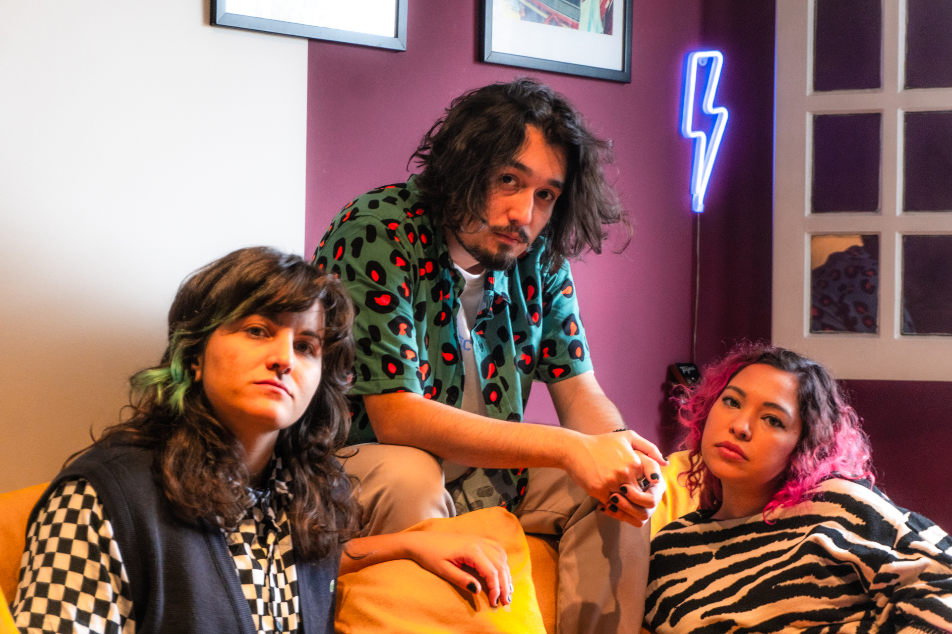 Da esquerda para a direita: Nabila Sukrieh, Rafael Luna e Jules Altoé, que formam a The Zasters.