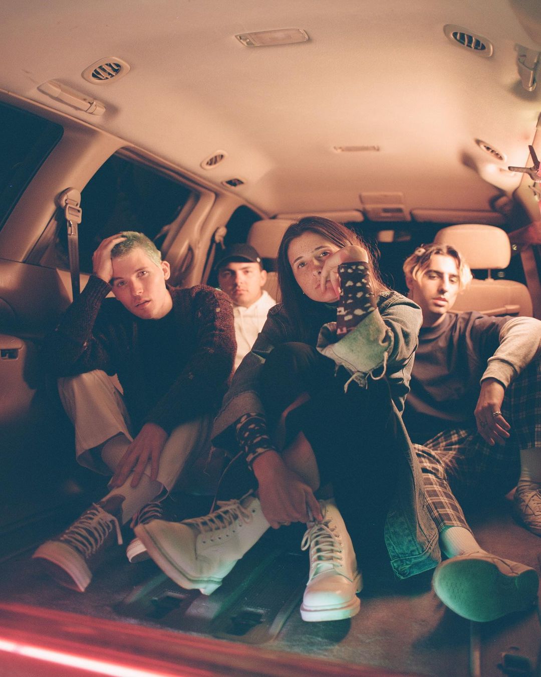 Valley é um grupo indie pop canadense formado por Rob Laska (vocais), Michael Brandolino (guitarra), Alex Dimauro (baixo) e Karah James (bateria e vocais). Todos os integrantes estão sentados no fundo de um carro, olhando para a câmera.