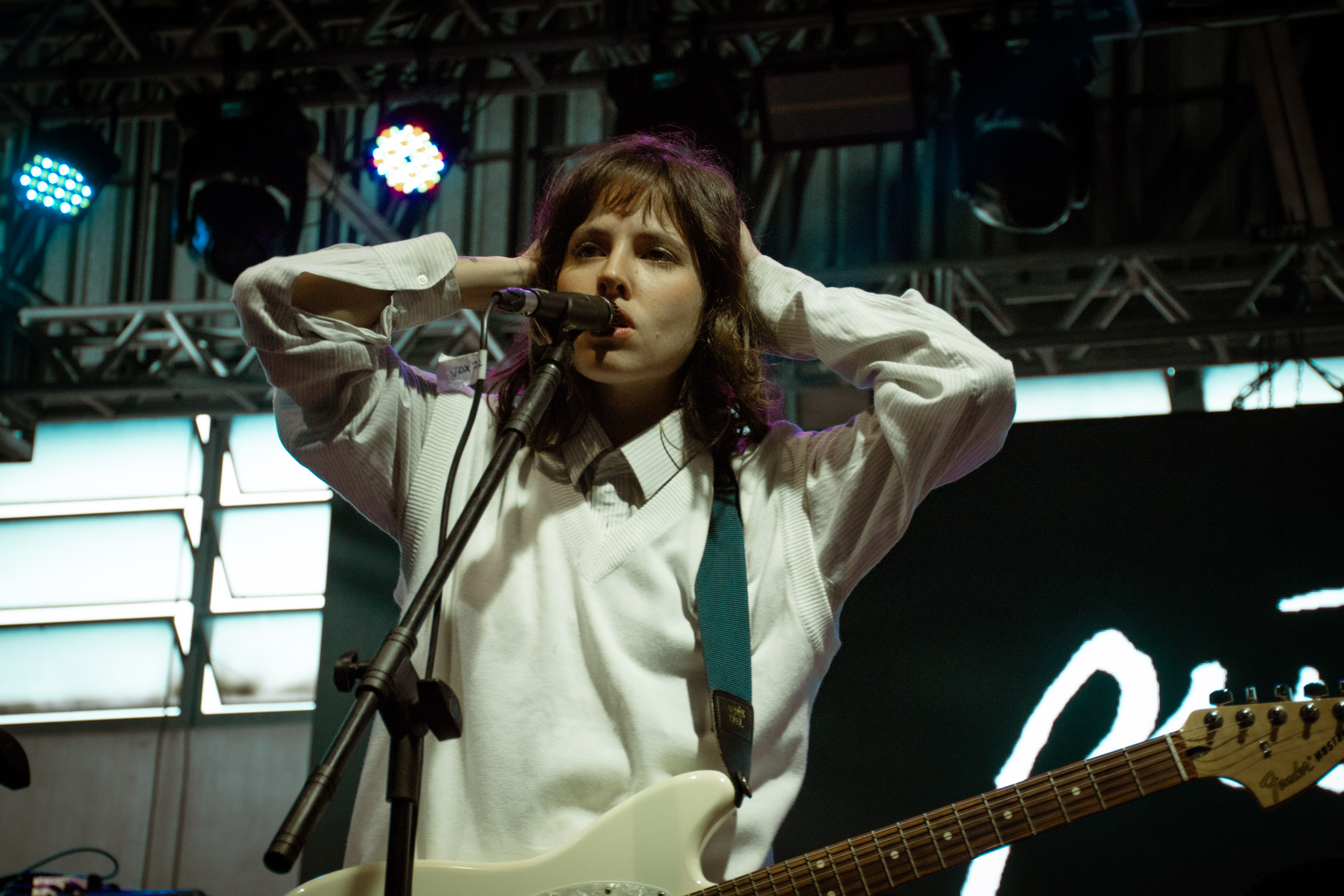 Giovanna Zambianchi, vocalista da banda Putz, durante show no Oxigênio Festival. 